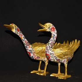 铜景泰蓝掐丝鸭子摆件 尺寸：长28厘米 宽9厘米 高22厘米 重3800克