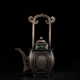 珍品旧藏下乡收纯铜提把酒壶一把
品相保存完好   工艺精湛   器型精美
重420克   高17厘米  宽10.5厘米