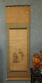 大黑天毗沙门寿老尊福禄寿四尊的娱 日本回流书画轴挂轴 真实手绘品，王亩的匠，绢本绫裱 纵170Cm横54Cm. 骨轴一对。   玉亩的画风，诙谐并娱乐 开心着享受着 ，愿爱染你，享用这个人生吧。 (F294)