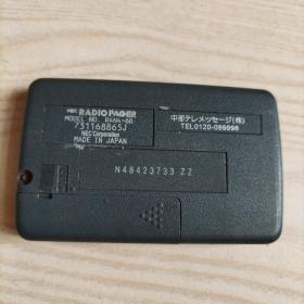 NEC传呼机R4N4-6B编号N48423733ZZ，装上电池红灯亮，有滴滴声，电池盖缺少个小角，不知能否正常使用，介意者勿拍。