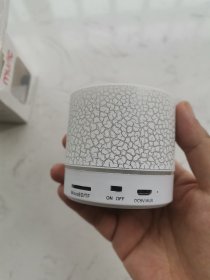 全新闲置 迷你蓝牙音箱2