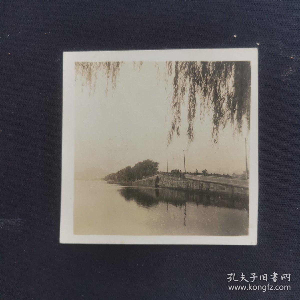 老照片专辑046：民国杭州西湖风景照七张，有白堤、断桥、岳飞墓等，尺寸约5.8*5，大小不一