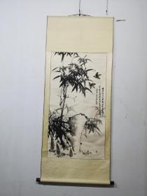 水墨竹子、石头、小鸟画一幅，画工不错，不知道谁画的，画心尺寸98.5X53