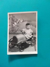 幵童车的儿童（1958年）（规格，7.5cmX5.2cm）