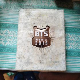 防弹少年团专辑BTS  MEMORⅠES2015花样年华    光盘DⅤD全套是4张，现存3张，缺一张。卡片2张及书一册。注意外盒盒盖受潮有霉斑，里面的书光盘等95品。