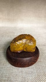 一块戈壁石，皮色漂亮， 可作微盆景的山石点缀，实用！价不高，便宜出【SW】