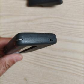 NEC传呼机R4N4-6B编号N48423733ZZ，装上电池红灯亮，有滴滴声，电池盖缺少个小角，不知能否正常使用，介意者勿拍。