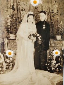 民国美女结婚照(男女着装中西结合，背景独特)