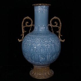 大清乾隆天蓝釉雕刻包铜回流瓷瓶（38×26cm）