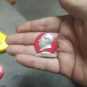 毛主席纪念章，毛主席万岁