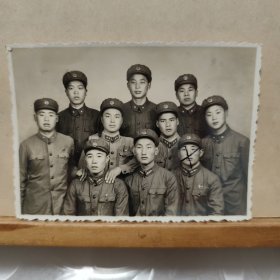 老照片 : 五十年代军人合影(10.5cmx7.5cm)