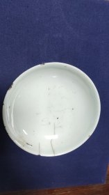 这件瓷器为清末至民国初期(晚清光绪到民国早年间)的浅绛彩瓷碗。