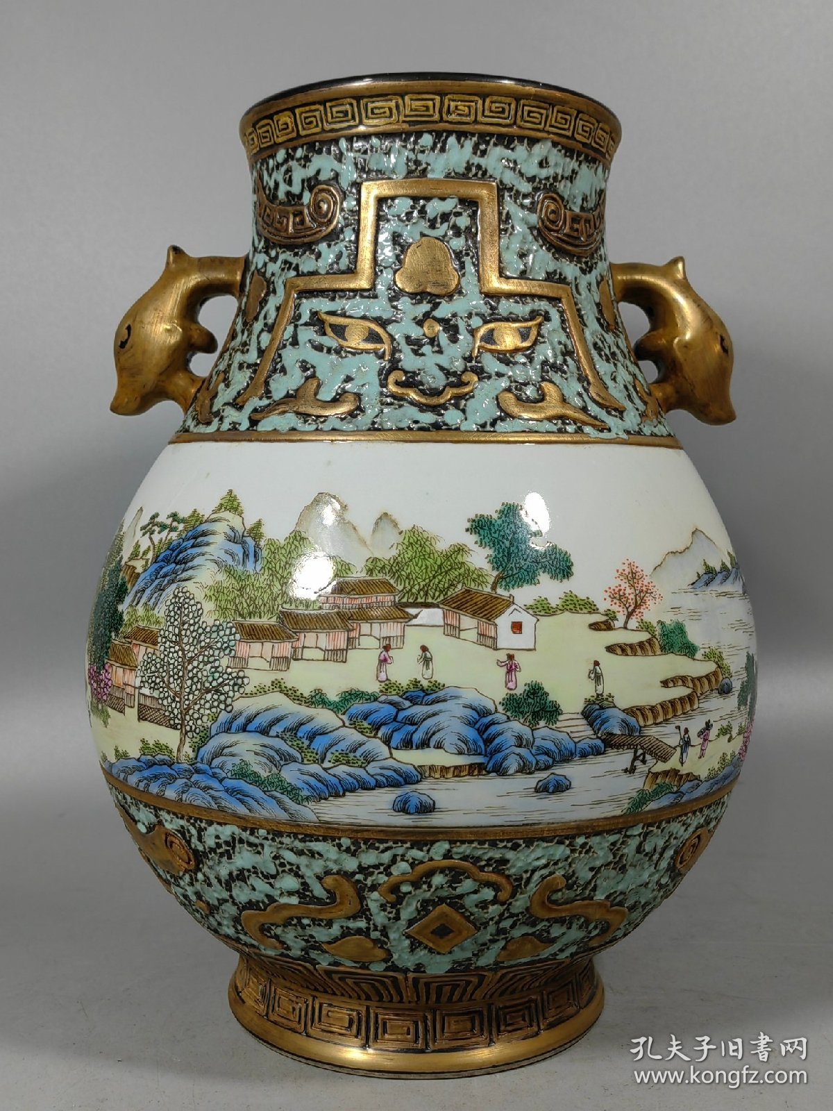 旧藏清乾隆古铜彩山水尊