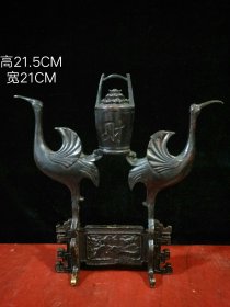 旧藏老铜胎风水摆件 《双鹤送财》造型独特，色泽雅致，意境很美。 尺寸：高21.5CM，宽21CM 重量：1.5斤