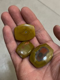 三个玛瑙挂件