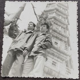福州马尾老照片，七十年代，福州马尾罗星塔留影