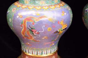 黄铜胎景泰蓝大花瓶一对
高118厘米，直径52厘米，一对重约240斤