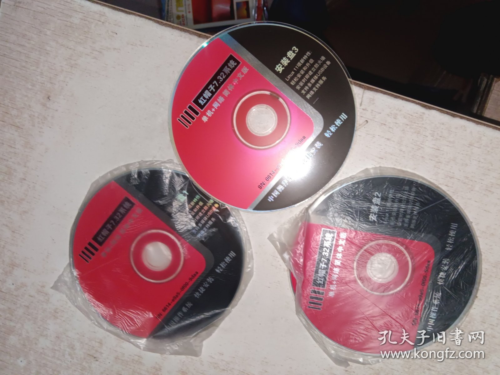 光盘 redhat fedora core3+linux7.32（3碟）
