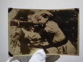 第一次淞沪会战，女童子军训练照片