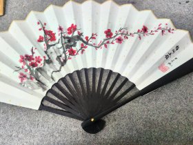 手绘梅花成扇 57X32