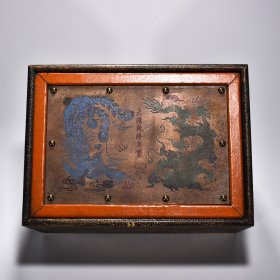 清乾隆珊瑚绿地珐琅彩福寿天球瓶 盒高27.5厘米 宽27厘米 瓶高19厘米 宽12厘米