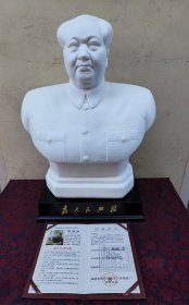 陈明智，男，1971年9月出生于福建省泉州市德化县。1995年拜全国劳动模范、享受国务院特殊津贴、中国工艺美术大师赖礼同学习传统陶瓷雕塑，现为福建省工艺美术大师、福建省陶瓷艺术大师、泉州市工艺美术大师、国家一级/高级技师、高级工艺美术师 ，泉州市高层次人才。代表作品《敦煌》、《老子悟道》