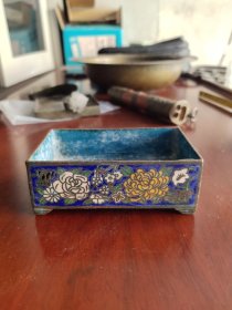 清代掐丝珐琅景泰蓝花卉纹方形小水洗一个，完整。