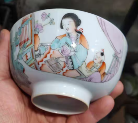 清粉彩美人图碗