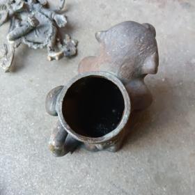 动物铜壶，年代未知，重687克。不知何物，啥也不包。保真铜不包年代。