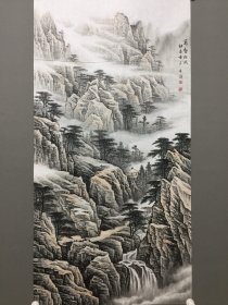董希源 精品山水 尺寸68*136cm 【送出版画集】 董希源 中国美术家协会理事[2]，全国第十次文代会代表，福建省美术家协会副主席，中国人民大学画院特聘教授，荣宝斋画院特聘教授。