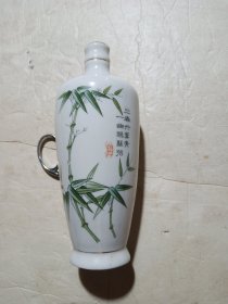 老三春竹叶青酒瓶(近9cm高22cm)
