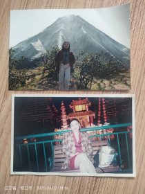 彩色照片美女在山腰，美女穿着格西服红裙子