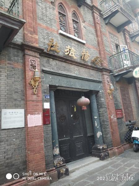 扬州绿杨旅社收来的晚清青花鸟食罐一只a，全品，保真保老，置于楼上博古架五*2