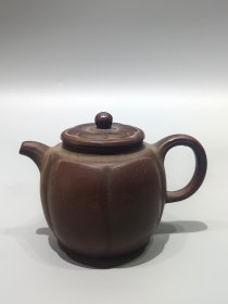 老珍藏，《王寅春》底款，老紫砂壶一把，保存完整，收藏的佳品。