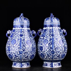 清乾隆青花缠枝莲八宝纹虎头狮子对尊