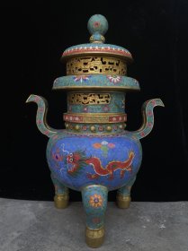 景泰蓝掐丝珐琅天坛炉，高69厘米，宽45厘米，重40.2斤，