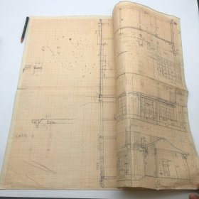 美国夏威夷大学教授、古建筑学者冯继仁，八十年代就读清华大学建筑系期间，参与中央组织部万寿路七号院内古建筑测绘大幅手绘稿一件