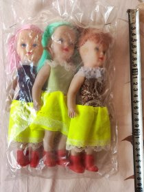 三个娃娃老玩具