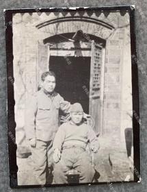 抗战时期 中国沦陷区百姓民宅内的日军合影照一枚