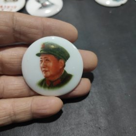 毛主席瓷像章，军帽，中国景德镇，品相看图自定