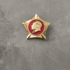 毛主席像章 五角形 背字 做毛主席的好战士 中国人民解放军总政治部制 尺寸3x2.8cm(不规则，尺寸为约数）