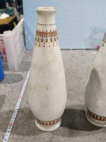 汾酒，杏花村，陶瓷酒瓶一对，高度约25cm