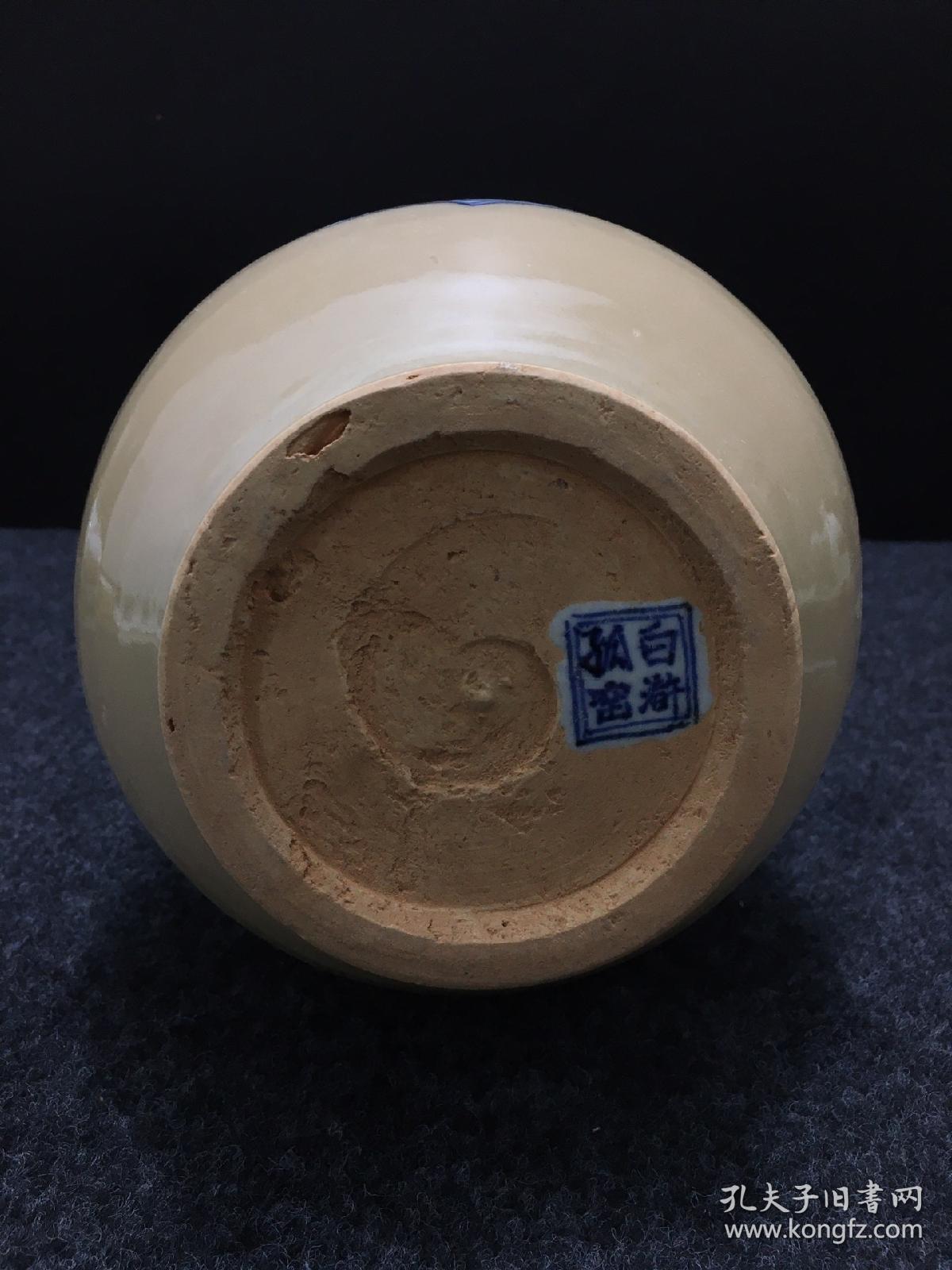 青花双耳花口瓶，花开富贵