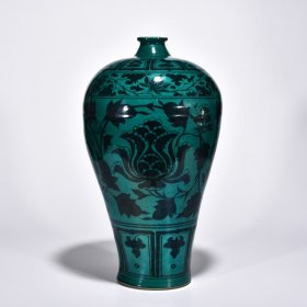 瓷器 元至正八年孔雀绿釉牡丹花卉纹梅瓶 高43厘米 宽20厘米