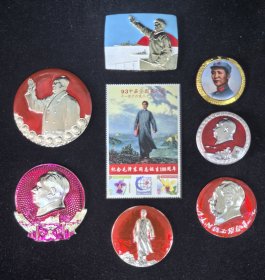 《毛主席视察海军彩章》《毛主席去安源》《金边毛主席塑像落成纪念》等4枚合售，敬赠毛主席像章3枚