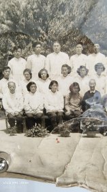 1959年全国烈军属残废军人积极分子代表与大会餐厅工作人员合影