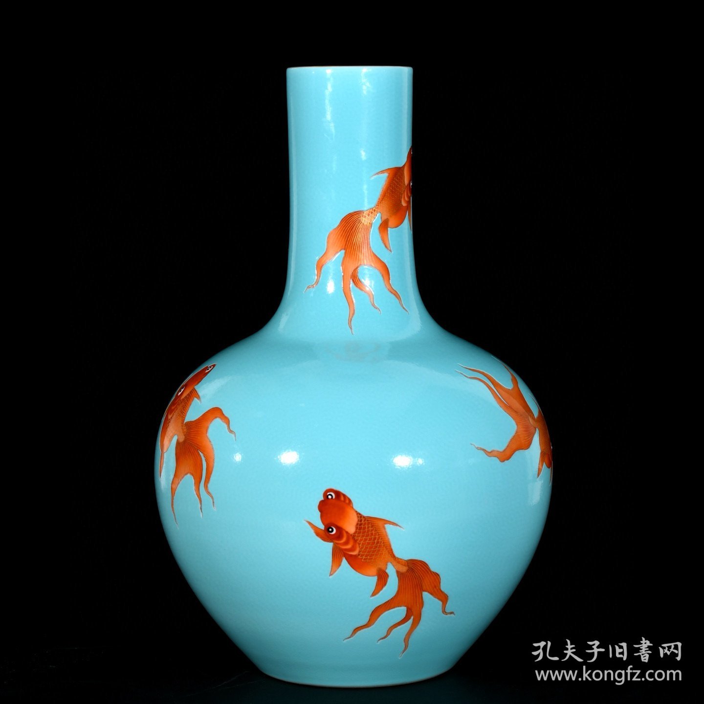 清慎德堂松石绿矾红描金金玉满堂纹天球瓶；37x25厘米