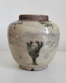 明代 青花花卉纹罐，釉水肥厚滋润、青花浓艳深沉、略带自然结晶铁锈斑、几百年的历史难得保存完整、器身遍布自然开片、见证几百年沧海桑田。早期渔船出水 见证海上丝绸之路 美品如图，尺寸高12cm宽12cm 包老包完整……