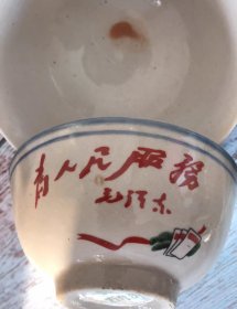 红色小碗