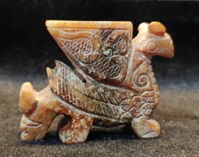 不知道什么石头雕的摆件 / 重量189.1克 /尺寸:8×7cm / 自鉴